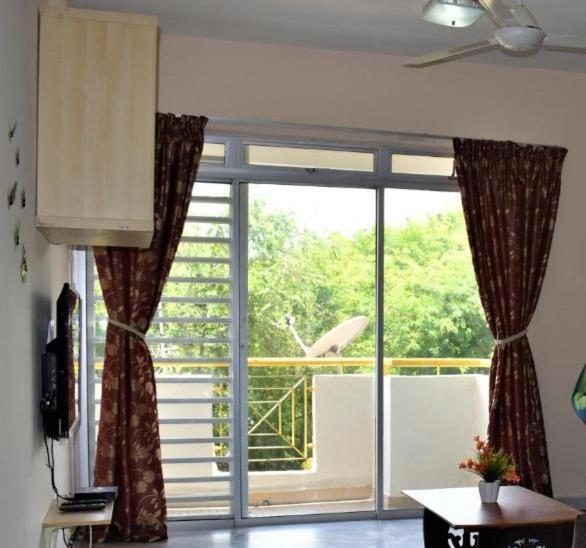 Purnama Homestay At Oceanview Resort Петалинг Джая Екстериор снимка