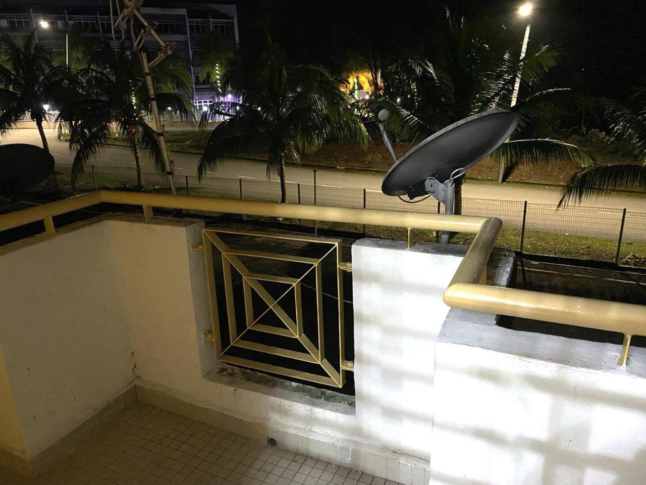 Purnama Homestay At Oceanview Resort Петалинг Джая Екстериор снимка